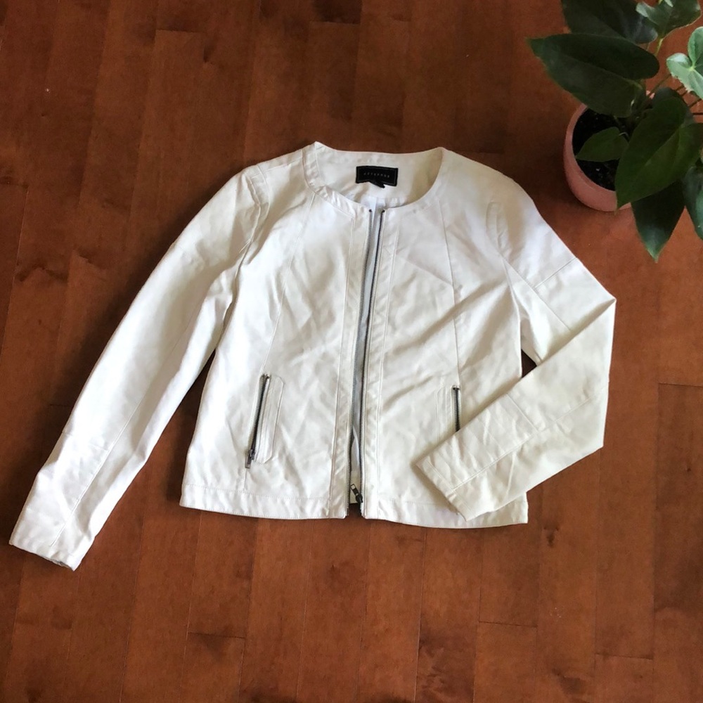 ✨Host Pick✨Sale✨ Off White Pleather Jacket